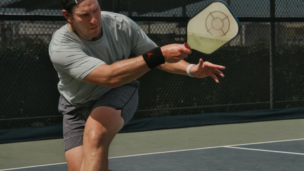 how to play pickleball?