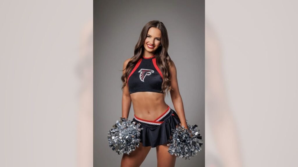 atlanta falcons cheerleader - Amberly Plummer