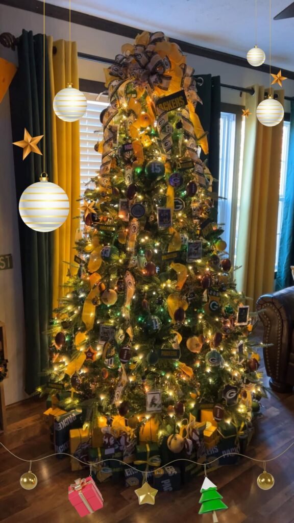 10 NFL Color Schemes to Use in Your Holiday Decor. 1. Green Bay Packers (Green and Gold) 🏈💚💛