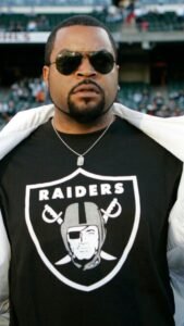 11 Top Celebrities favorite NFL Teams. - SeatGraph